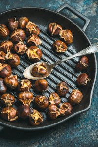 How to cook chestnuts in a pan at home - Roasting chestnuts