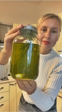 Infused Olive Oil with Garlic & Rosemary Recipe - How to Make Garlic Infused Olive Oil & Its Benefits