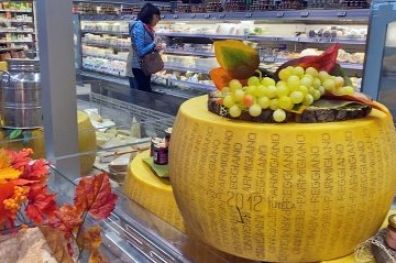 Shopping in Livorno Tuscany - Shopping centers, SUpermarkets, Souvenir shops